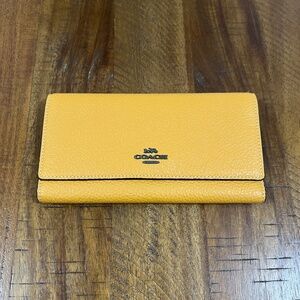 EUC Authentic COACH Slim Trifold Pebbled Leather Wallet Style No. CC815